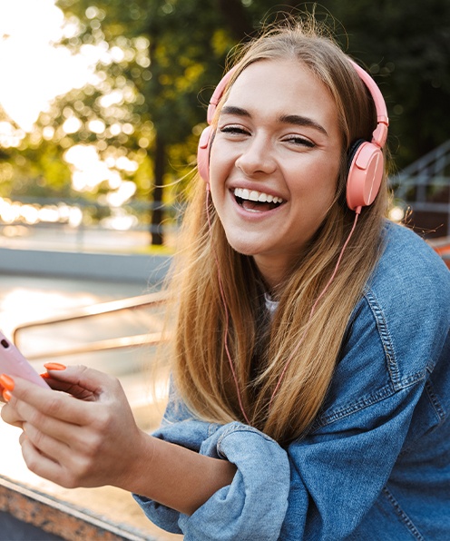 Adolesent smiling after teeth bleaching