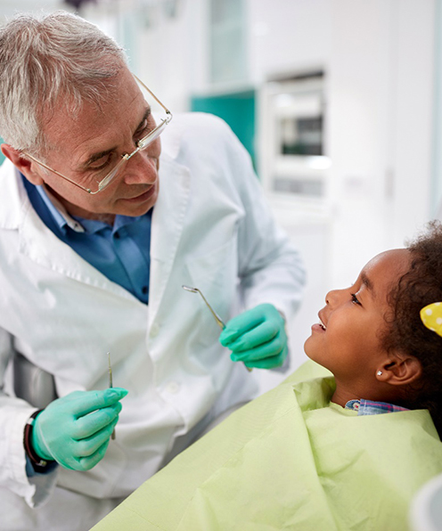 young girl visiting emergency dentist in Buffalo Grove