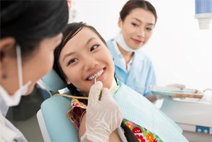 teen visiting dentist for consultation